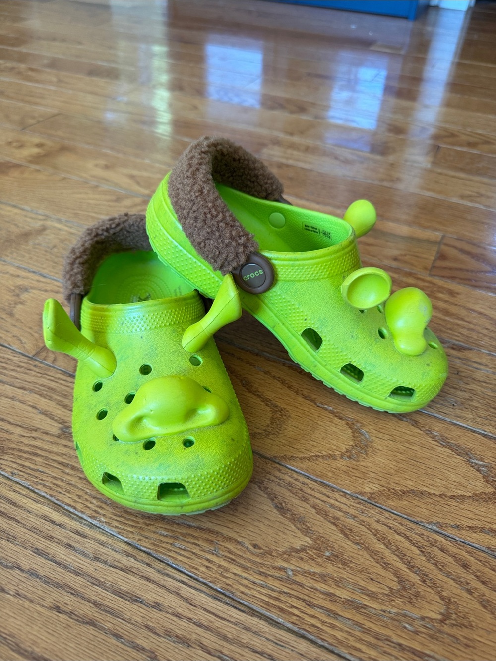 CROCS Kids Neon Green Shrek Clog size Junior 3